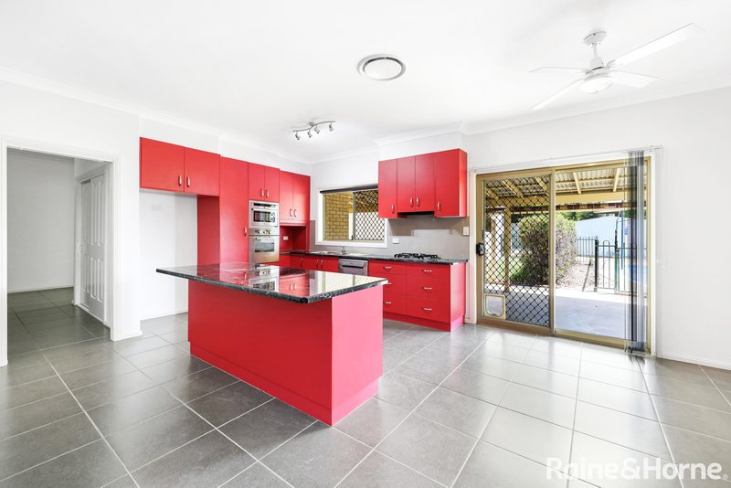 Photo - 26 Edinburgh Street, Tamworth NSW 2340 - Image 4