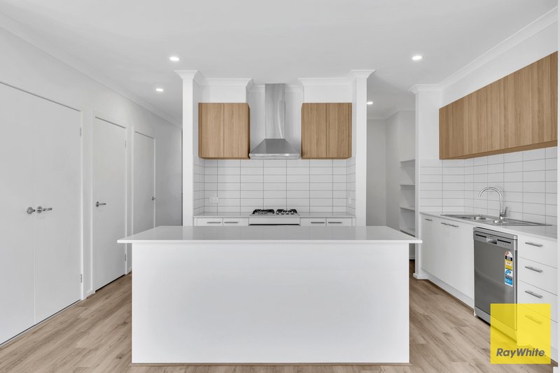 Photo - 26 Elves Walk, Tarneit VIC 3029 - Image 2