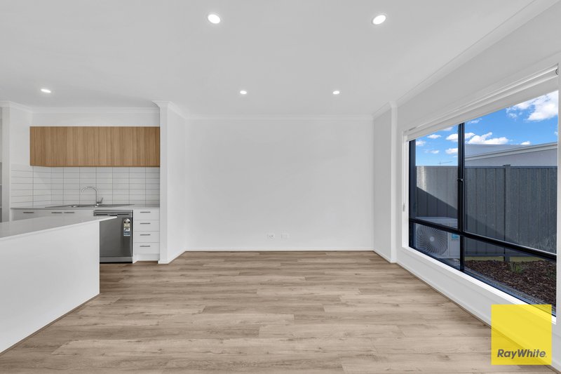 Photo - 26 Elves Walk, Tarneit VIC 3029 - Image 4
