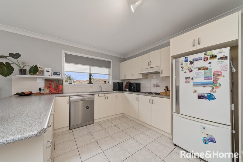 Photo - 26 Endeavour Avenue, Goulburn NSW 2580 - Image 6