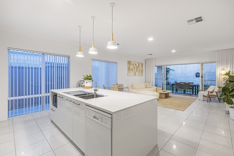 Photo - 26 Eremophila Street, Sinagra WA 6065 - Image 7