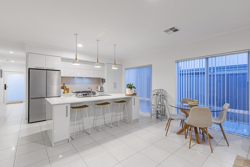 Photo - 26 Eremophila Street, Sinagra WA 6065 - Image 8