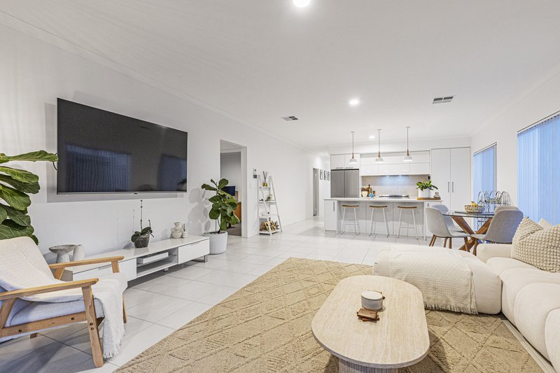 Photo - 26 Eremophila Street, Sinagra WA 6065 - Image 12
