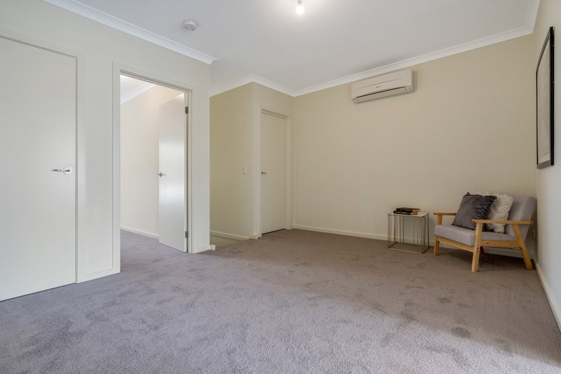 Photo - 26 Farrell Street, Craigieburn VIC 3064 - Image 5