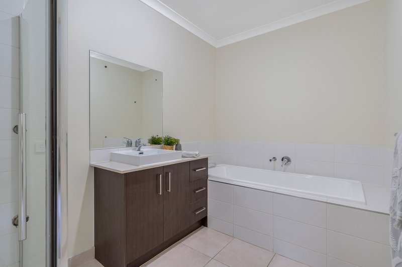 Photo - 26 Farrell Street, Craigieburn VIC 3064 - Image 10