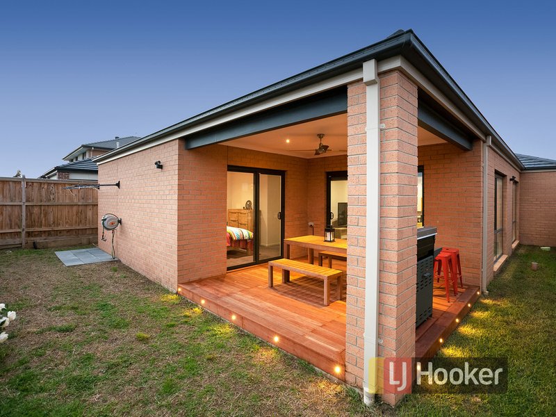 Photo - 26 Fenway Boulevard, Clyde North VIC 3978 - Image 12