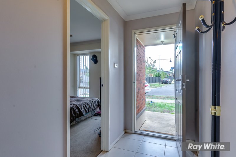 Photo - 26 Fernhurst Ave , Derrimut VIC 3030 - Image 3