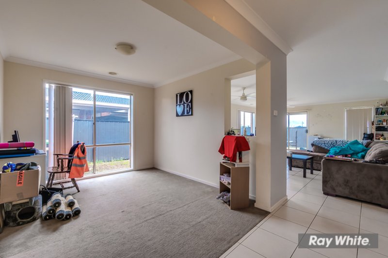 Photo - 26 Fernhurst Ave , Derrimut VIC 3030 - Image 5