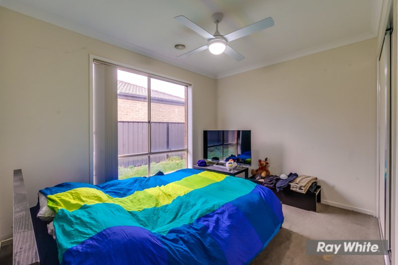 Photo - 26 Fernhurst Ave , Derrimut VIC 3030 - Image 6