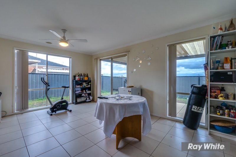 Photo - 26 Fernhurst Ave , Derrimut VIC 3030 - Image 10