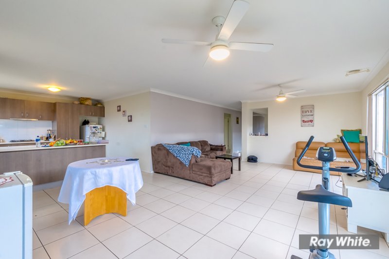 Photo - 26 Fernhurst Ave , Derrimut VIC 3030 - Image 11