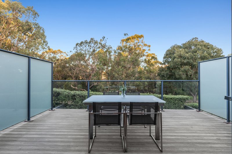 Photo - 2/6 Fletcher Parade, Burwood VIC 3125 - Image 12