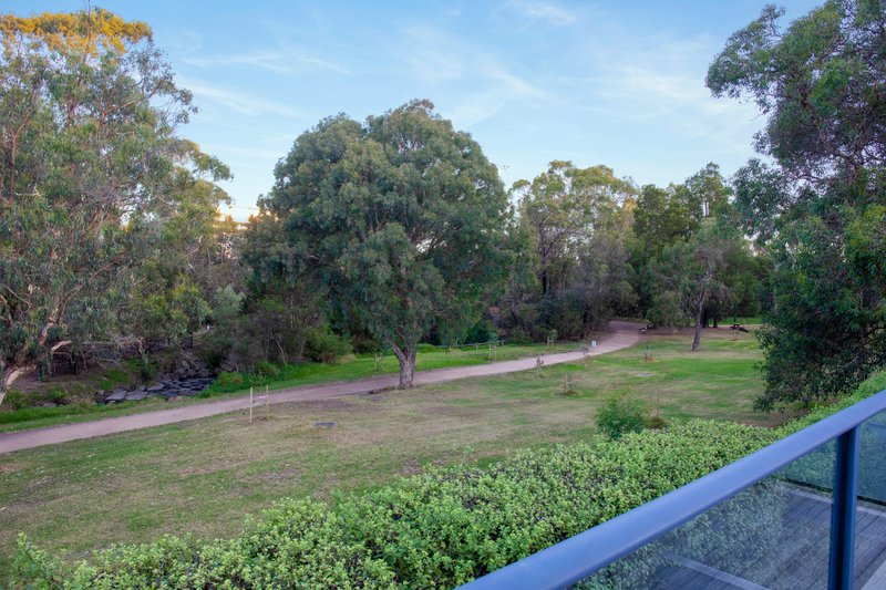 Photo - 2/6 Fletcher Parade, Burwood VIC 3125 - Image 13