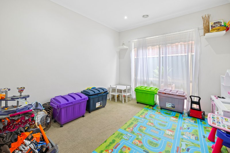 Photo - 26 Frances Browne Way, Tarneit VIC 3029 - Image 15