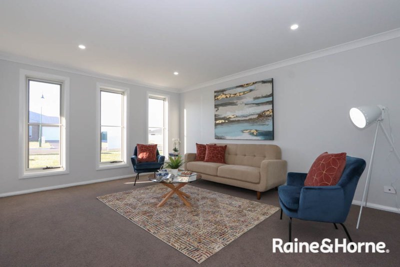 Photo - 26 Fraser Drive, Eglinton NSW 2795 - Image 7