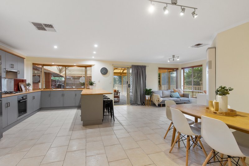 Photo - 26 Freebairn Drive, Hallett Cove SA 5158 - Image 5