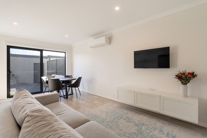Photo - 26 Fuchsia Walk, Kalkallo VIC 3064 - Image 6
