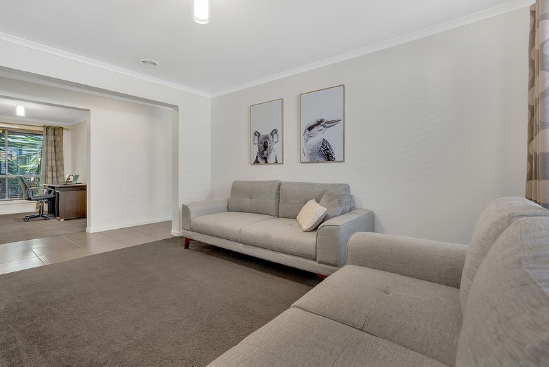 Photo - 26 Gippsland Way, Craigieburn VIC 3064 - Image 3