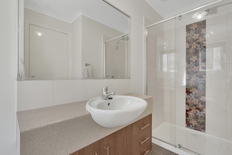 Photo - 26 Gippsland Way, Craigieburn VIC 3064 - Image 14