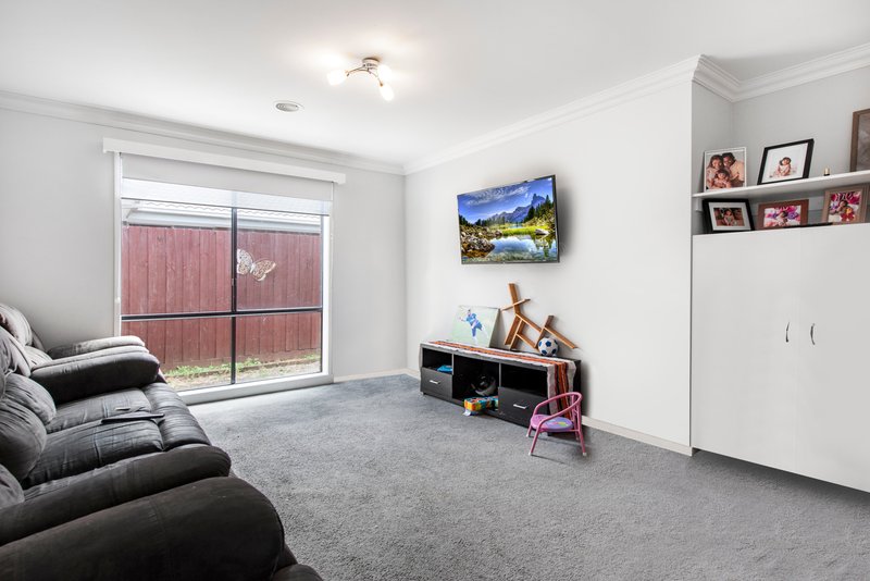 Photo - 26 Goshawk Drive, Pakenham VIC 3810 - Image 2