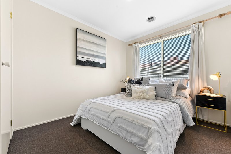 Photo - 26 Grand Arch Way, Berwick VIC 3806 - Image 14