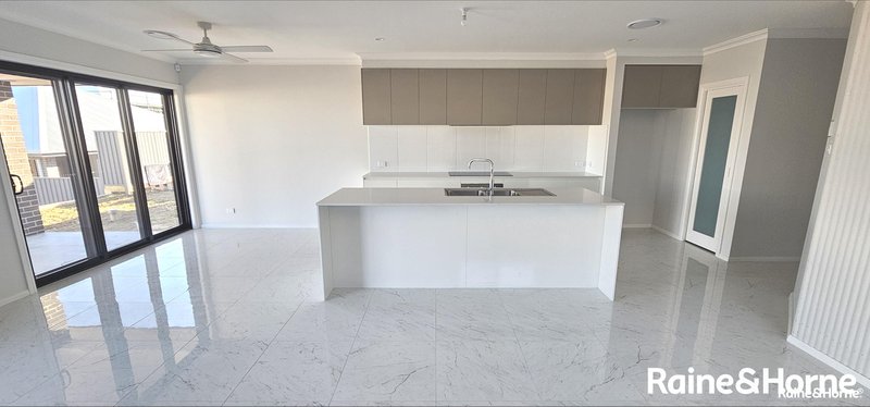 Photo - 26 Grebe Circuit, Oran Park NSW 2570 - Image 2