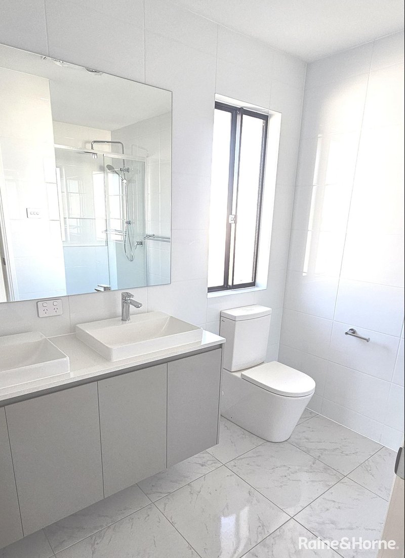 Photo - 26 Grebe Circuit, Oran Park NSW 2570 - Image 8