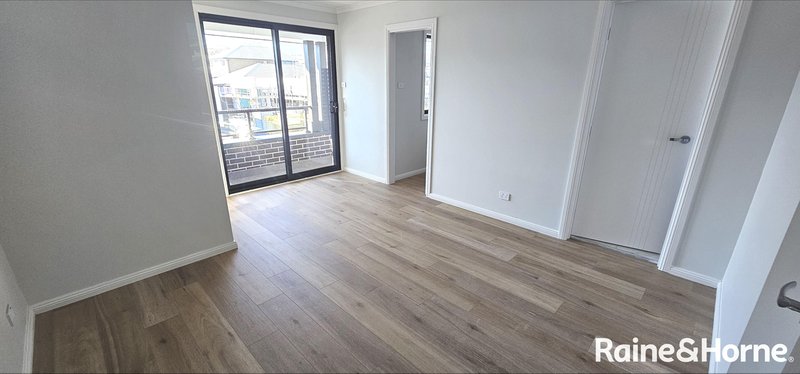 Photo - 26 Grebe Circuit, Oran Park NSW 2570 - Image 10