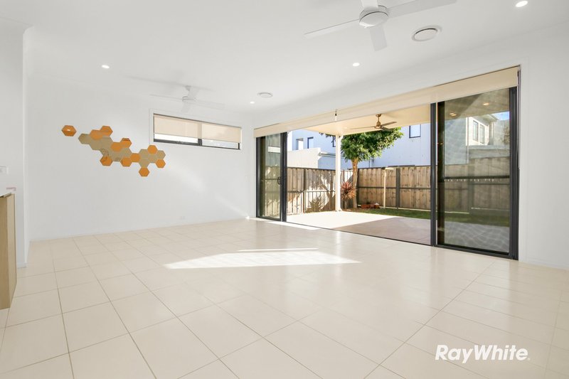 Photo - 26 Greenbank Drive, Blacktown NSW 2148 - Image 2