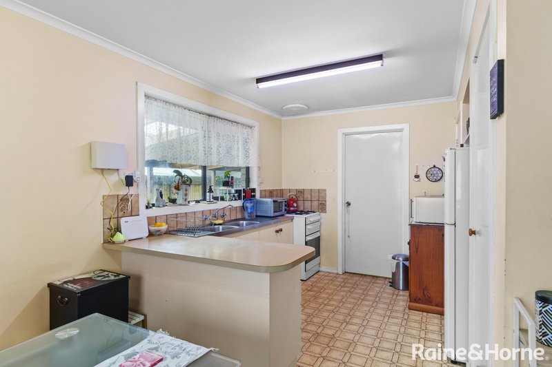 Photo - 26 Gretel Grove, Melton VIC 3337 - Image 2