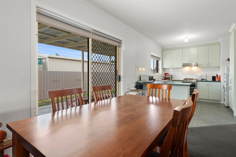 Photo - 2/6 Grubissa Court, Benalla VIC 3672 - Image 5