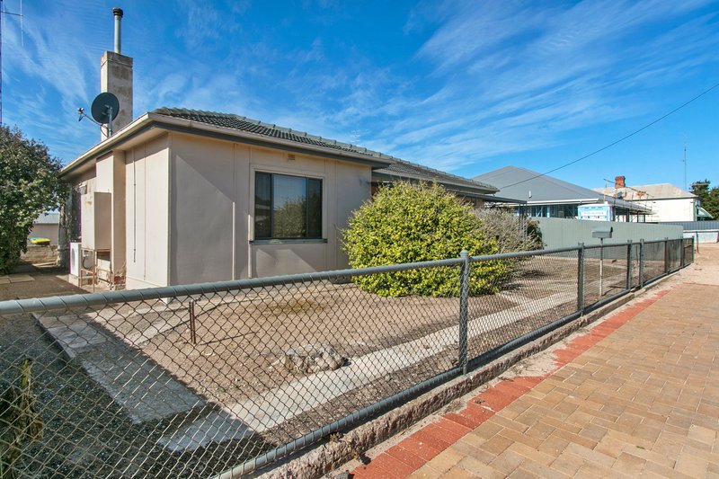 Photo - 26 Hallett Street, Kadina SA 5554 - Image 3