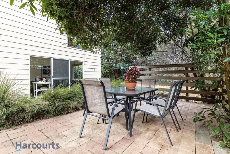 Photo - 26 Hampshire Road, Glen Waverley VIC 3150 - Image 10