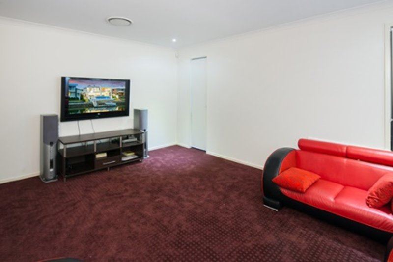 Photo - 26 Harbourvue Court, Helensvale QLD 4212 - Image 16