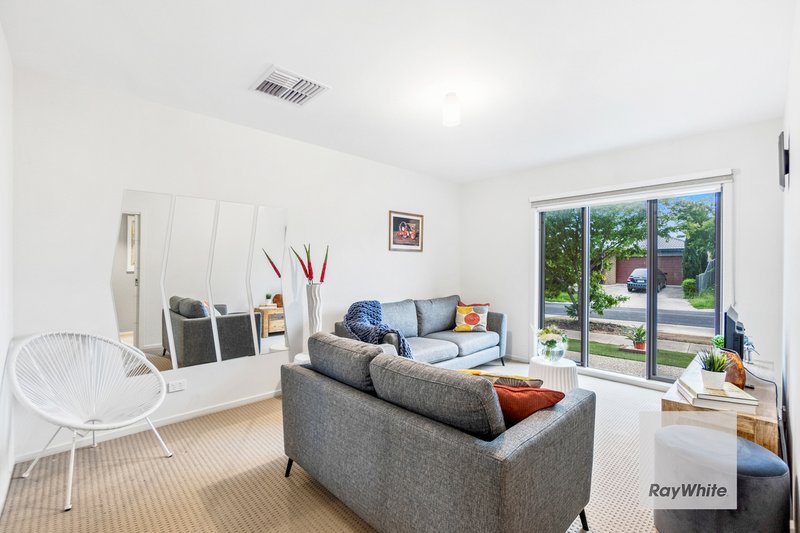 Photo - 26 Hardware Lane, Taylors Hill VIC 3037 - Image 8