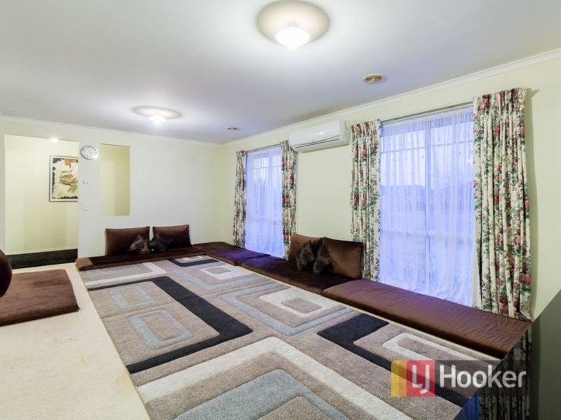 Photo - 26 Harrington Drive, Narre Warren South VIC 3805 - Image 3