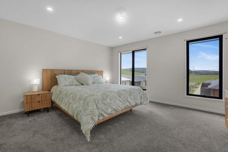 Photo - 26 Heavenly Crescent, Pakenham VIC 3810 - Image 7