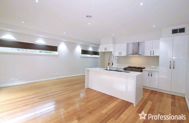 Photo - 2/6 Hennessy Street, Chadstone VIC 3148 - Image 2