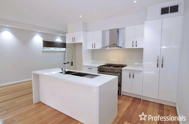Photo - 2/6 Hennessy Street, Chadstone VIC 3148 - Image 3