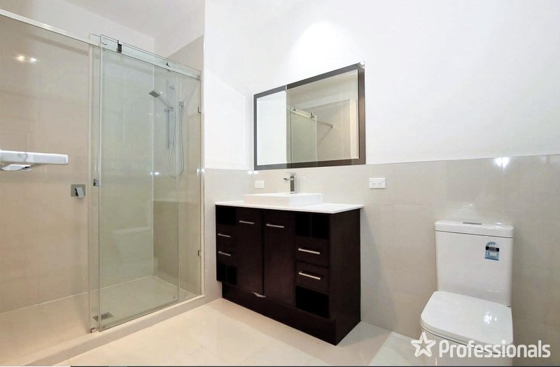 Photo - 2/6 Hennessy Street, Chadstone VIC 3148 - Image 4