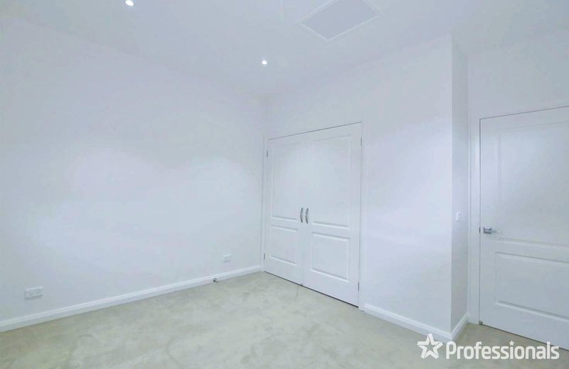 Photo - 2/6 Hennessy Street, Chadstone VIC 3148 - Image 7