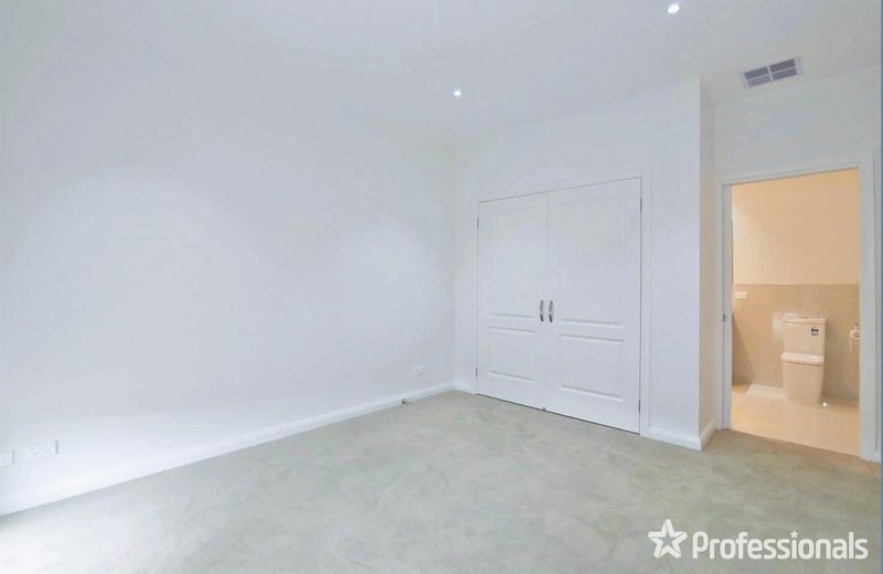 Photo - 2/6 Hennessy Street, Chadstone VIC 3148 - Image 9