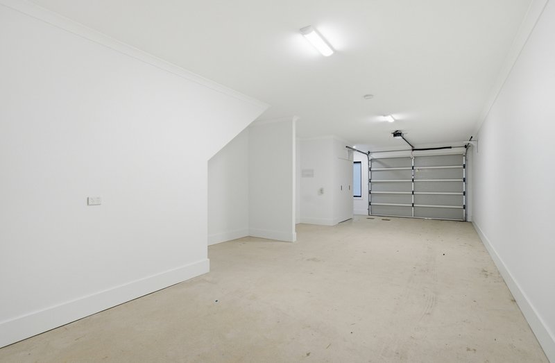 Photo - 26 Hickory Way, Wantirna VIC 3152 - Image 3