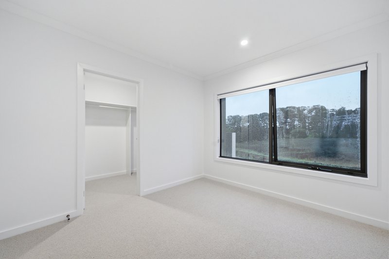 Photo - 26 Hickory Way, Wantirna VIC 3152 - Image 4