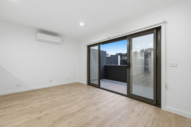 Photo - 26 Hickory Way, Wantirna VIC 3152 - Image 5