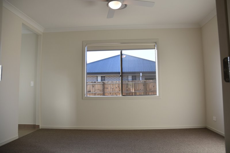 Photo - 26 Highgate Drive, Flagstone QLD 4280 - Image 5