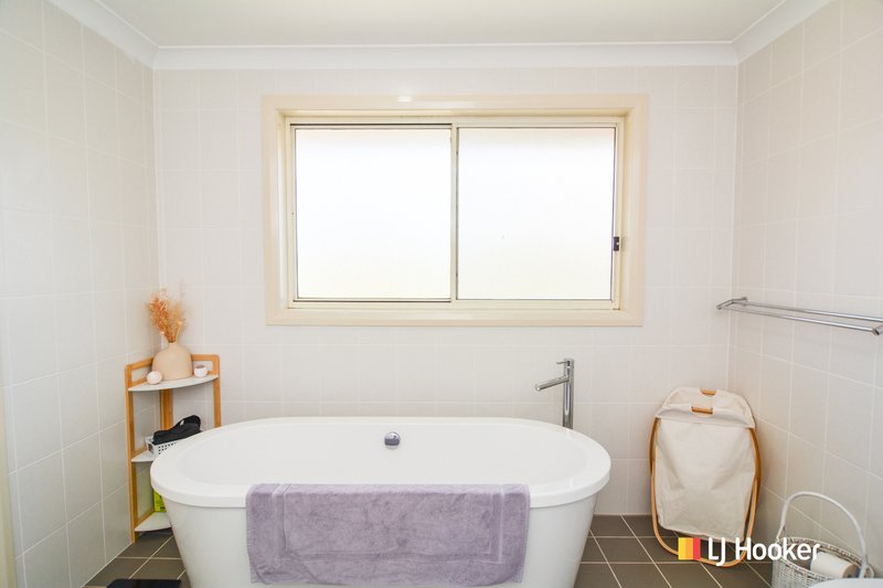 Photo - 26 Hillcrest Avenue, Lithgow NSW 2790 - Image 3