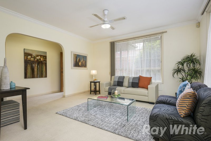 Photo - 2/6 Hinkler Road, Glen Waverley VIC 3150 - Image 2