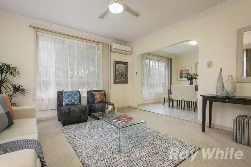 Photo - 2/6 Hinkler Road, Glen Waverley VIC 3150 - Image 3