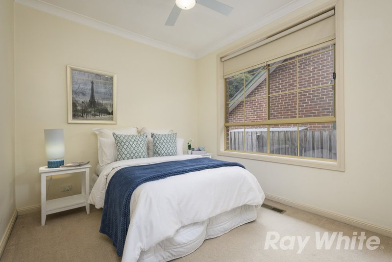 Photo - 2/6 Hinkler Road, Glen Waverley VIC 3150 - Image 7